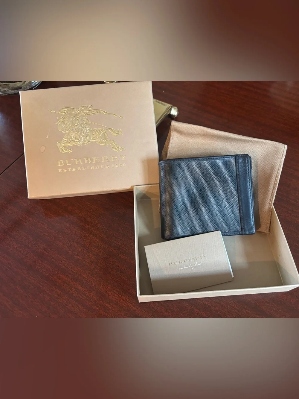 Burberry compact slim